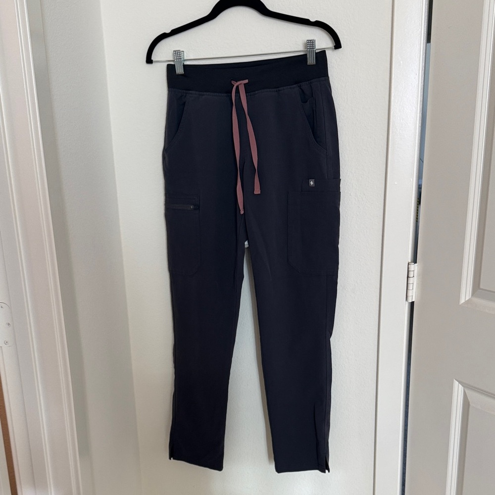 Figs Yola Charcoal Scrub Pants